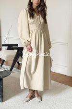 Elegante abito da sera a trapezio con scollo a V