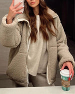 Lockere Fleece-Strickjacke mit Stehkragen und doppelseitigem Reißverschluss