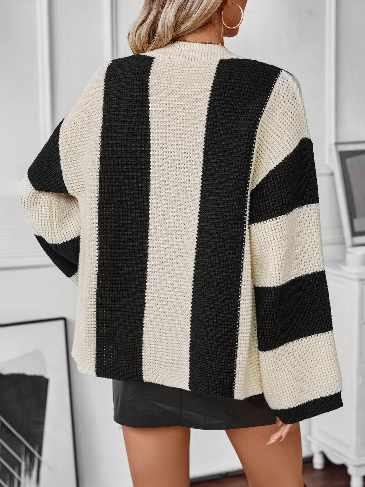 Lockere vertikal gestreifte Strickjacke mit Button-Down-Muster