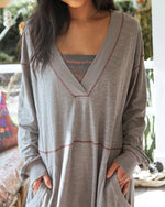 Jumpsuit mit V-Ausschnitt, breitem Revers und tiefem Schritt