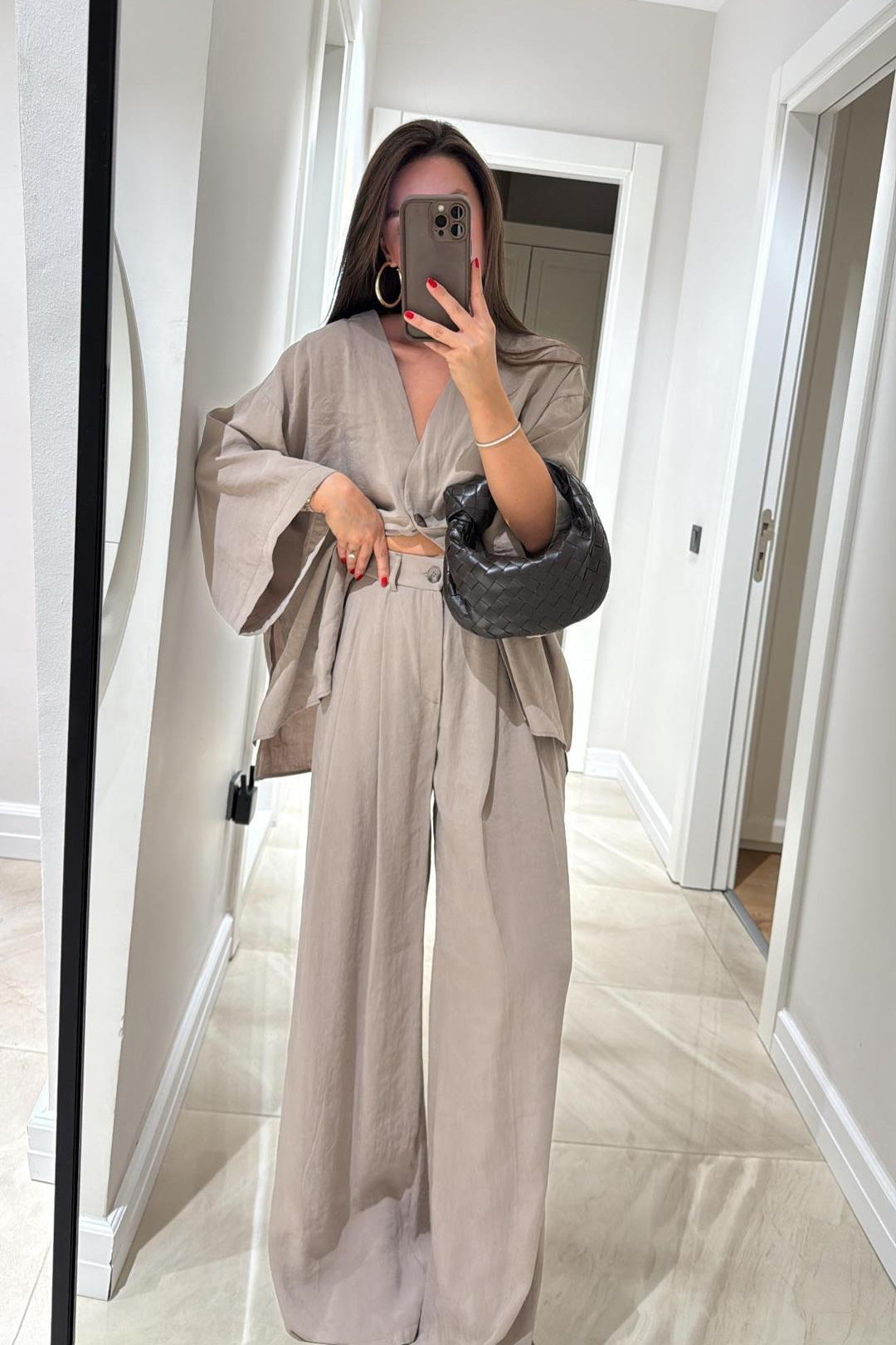 Ensemble deux pièces haut ample à manches longues et col en V à un bouton et pantalon taille haute