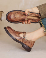 Klobige Brogues mit niedrigem Absatz im Retro-Preppy-Stil