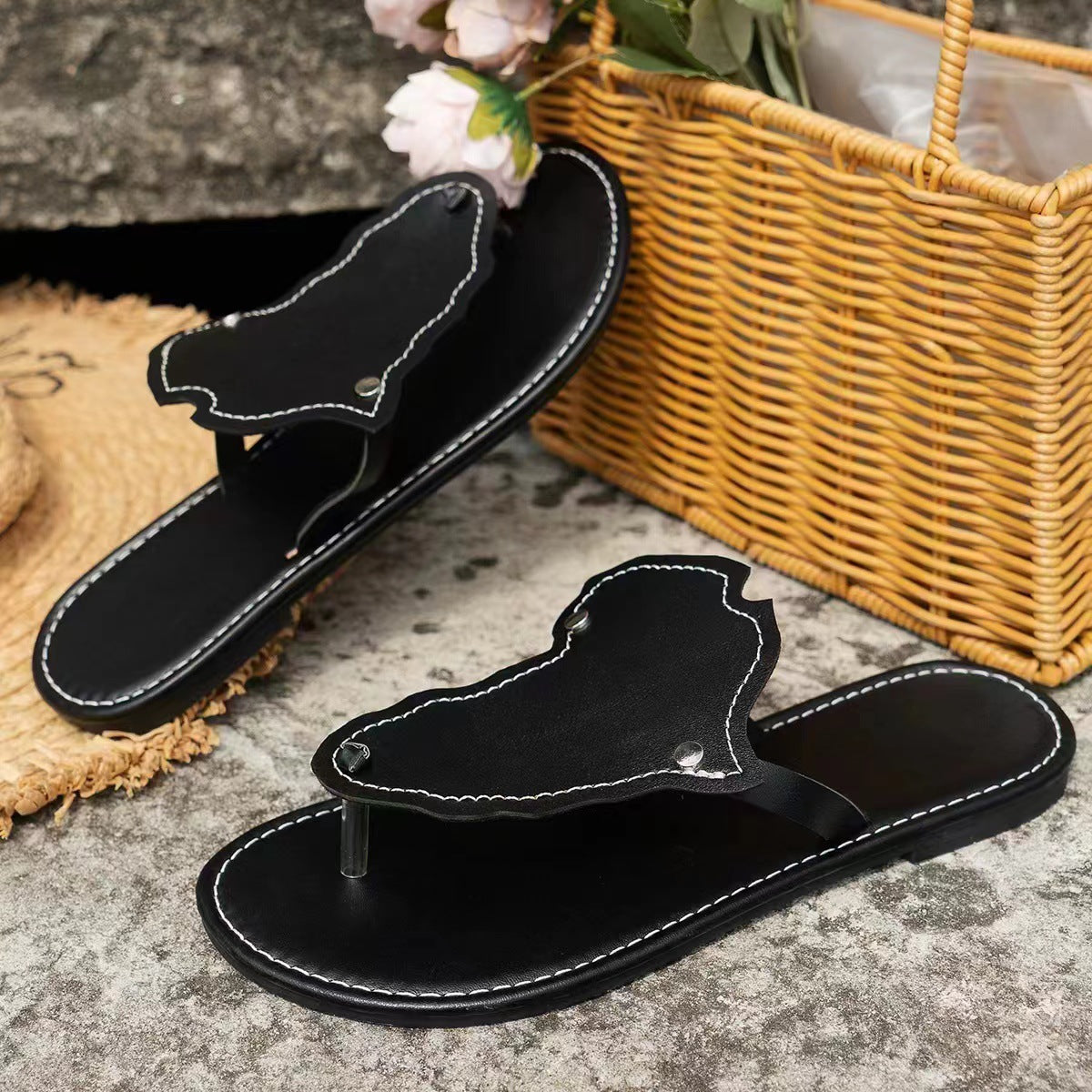 Pantoufles plates avec bracelet en cuir PU