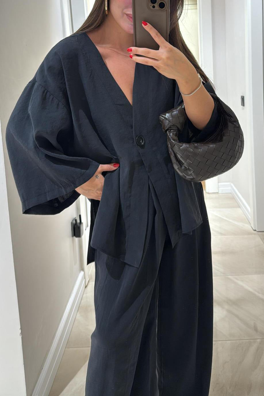 Ensemble deux pièces haut ample à manches longues et col en V à un bouton et pantalon taille haute