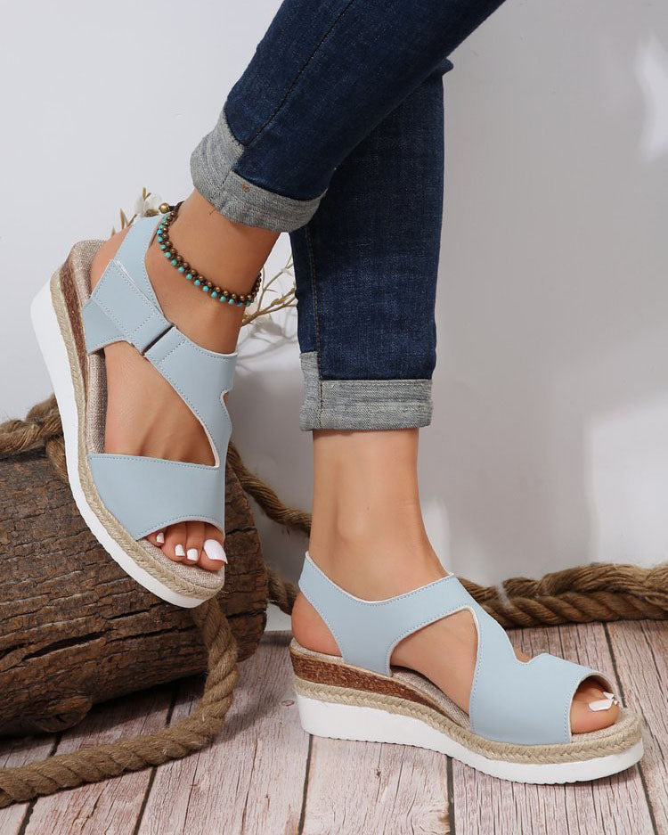 Flache Sandalen mit Plateausohle und Peep-Toe aus Webstoff