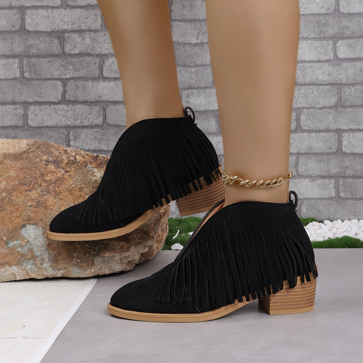 Spitze Retro-Lederstiefel aus Wildleder mit Fransen