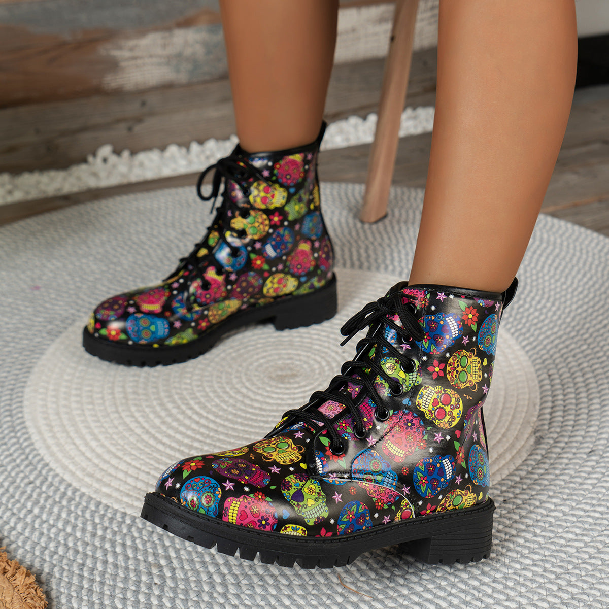 Martin-Stiefel mit Halloween-Cartoon-Print