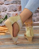 Glänzende, atmungsaktive Plateau-Sandalen aus Mesh mit Keilabsatz