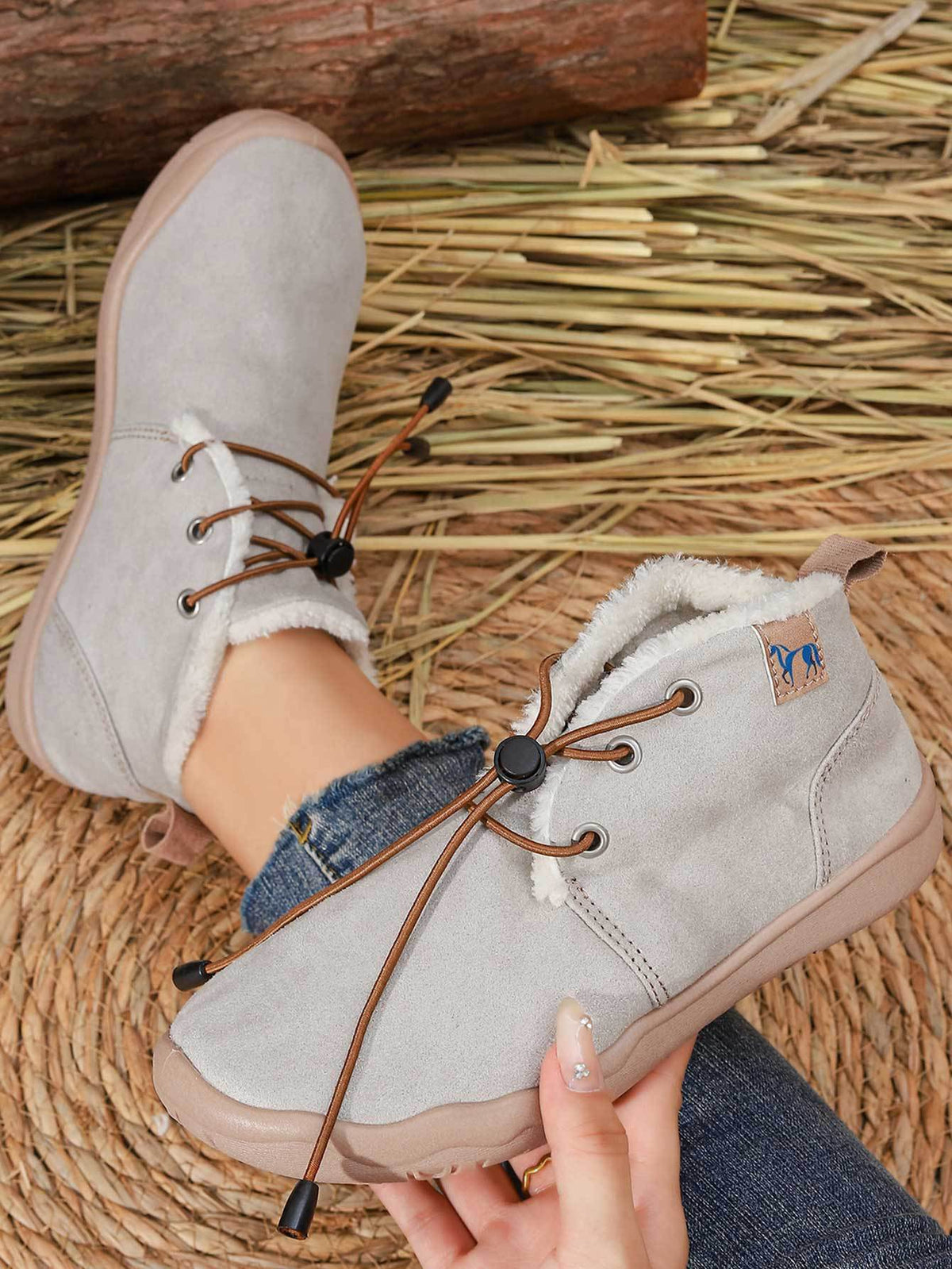 Convenient lacing system plush soft rubber sole snow boots