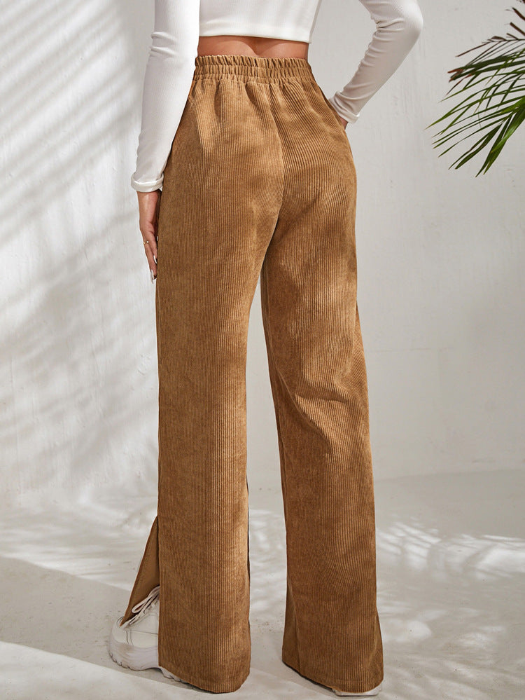 Cordhose mit hohem Bund und Schlitz am Saum