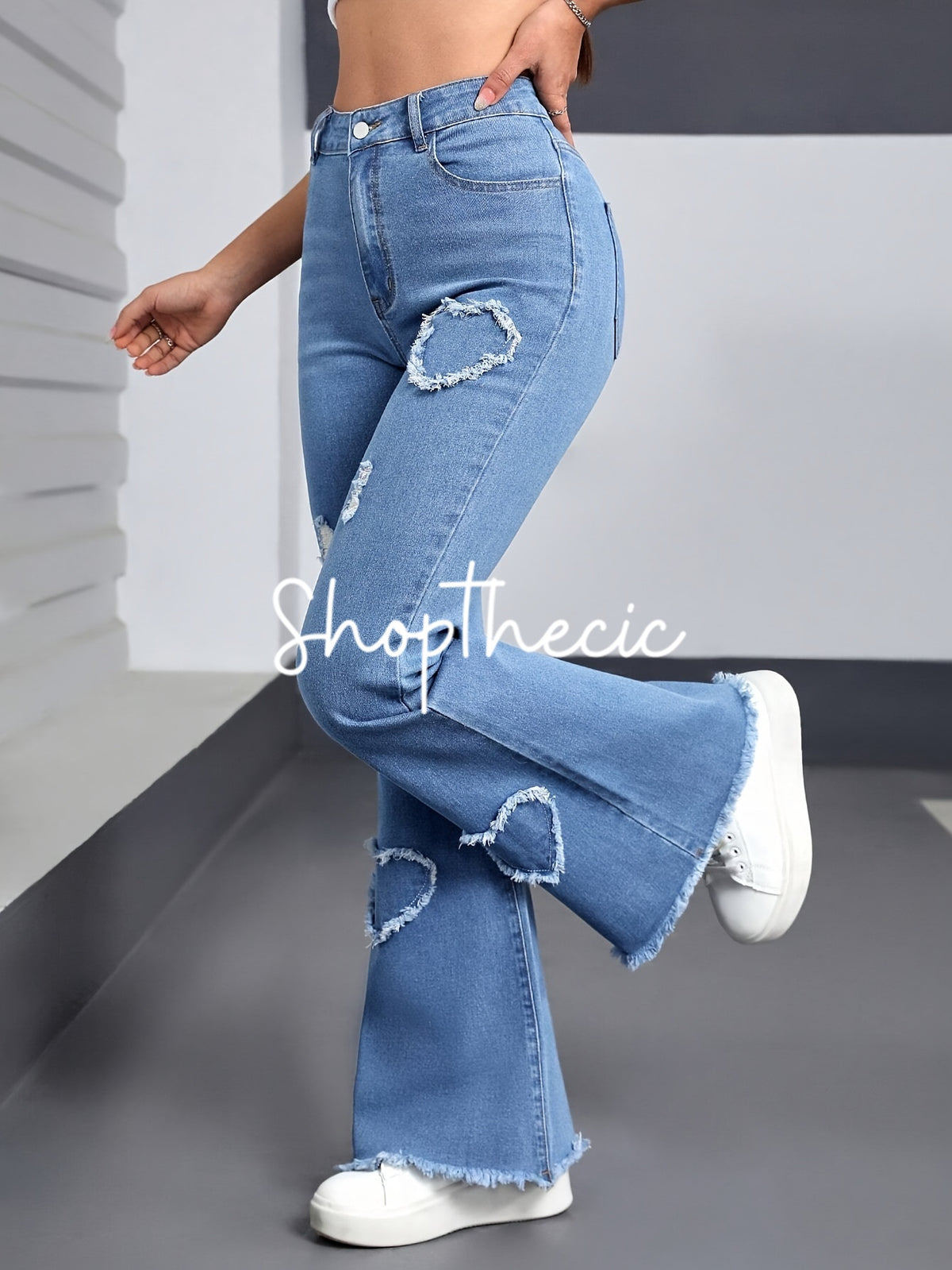 Heart-patterned ripped stretch flared jeans
