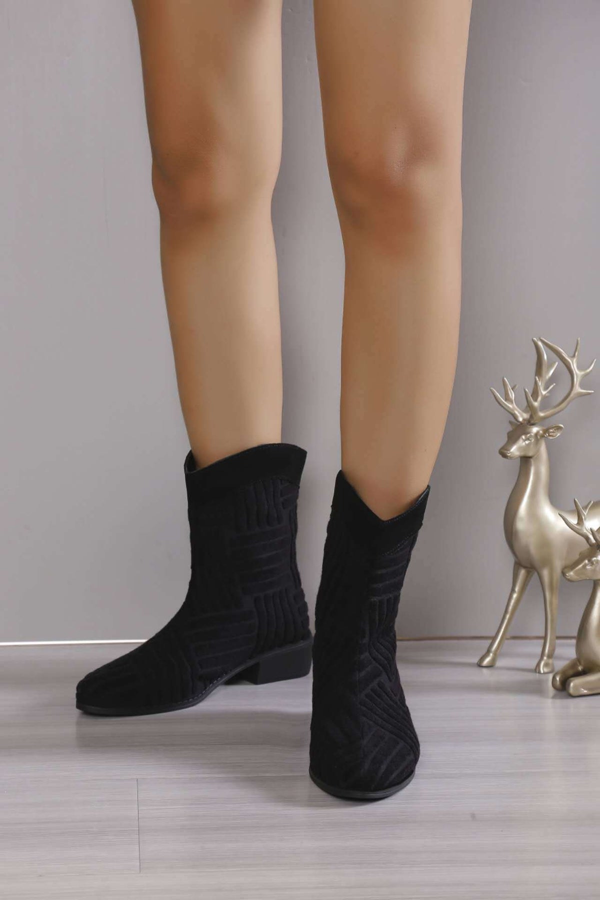 Botas de pelúcia coloridas de cano médio