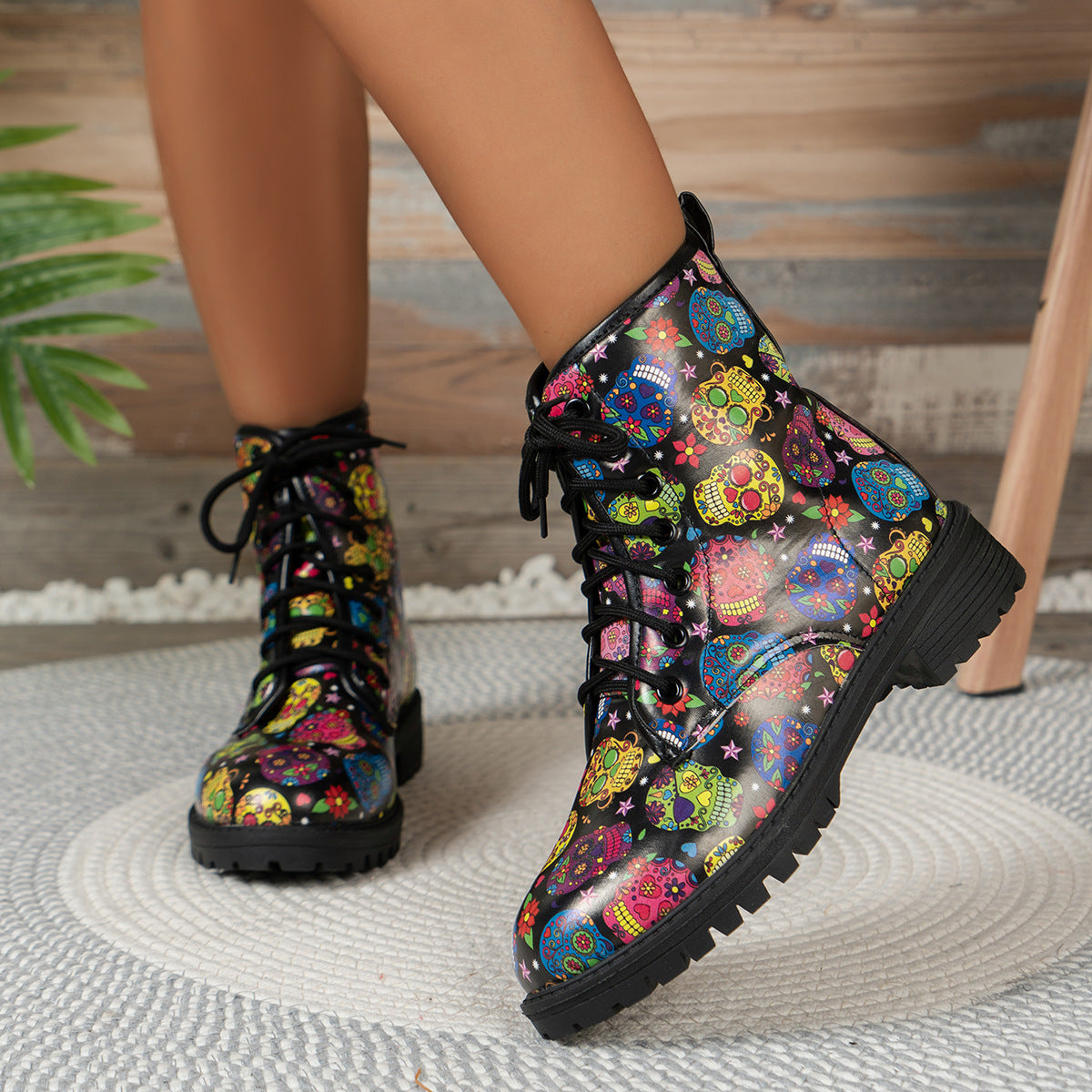 Martin-Stiefel mit Halloween-Cartoon-Print