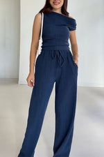 Ensemble deux pièces haut sans manches à col incliné et pantalon droit ample