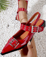 Sandalen mit niedrigem Blockabsatz und Metallschnalle im gotischen Stil