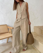 Bequemes Set aus ärmelloser Leinenweste und tief sitzender Hose