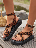 Flip-Flops mit Leopardenmuster und Plateausohle, Römersandalen