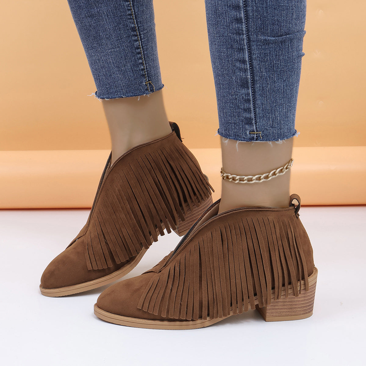 Spitze Retro-Lederstiefel aus Wildleder mit Fransen