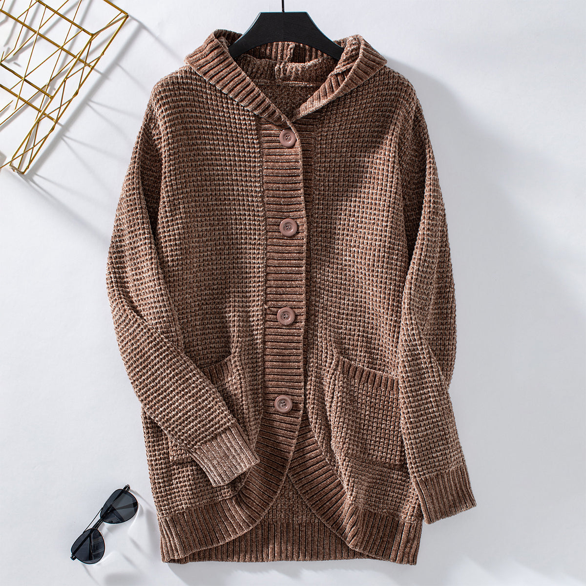 Vintage Strickjacke mit Kapuze und lockerem Knopf