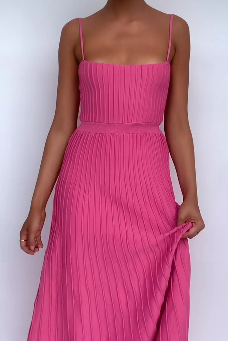 Trägerloses, tailliertes Plissee-Strickkleid mit hoher Taille