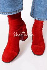 Stivali rossi con tacco medio e punta quadrata Modern Maverick