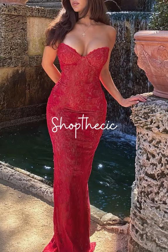 Abito sirena senza spalline con volume scolpito