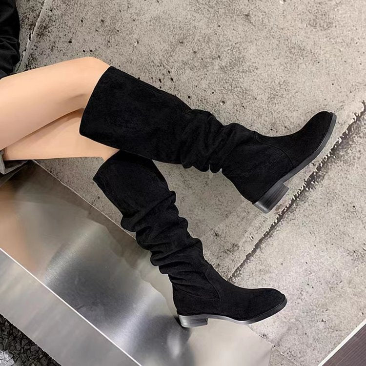 Bottes noires hautes en daim élégantes