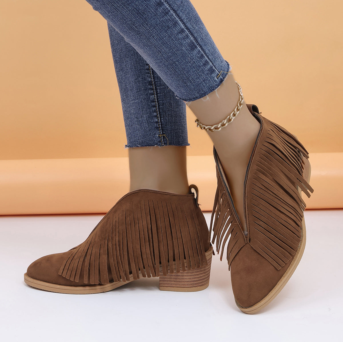 Spitze Retro-Lederstiefel aus Wildleder mit Fransen
