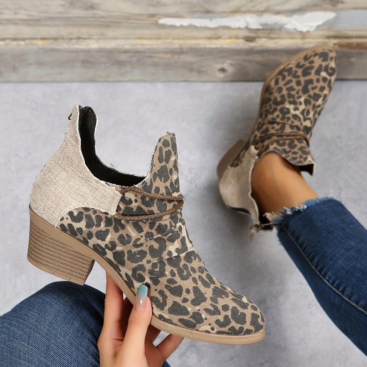 Botas de leopardo con punta en punta de lona rugosa