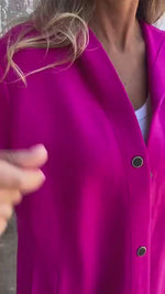 Mittellange Strickjacke mit Kapuze in Unifarbe