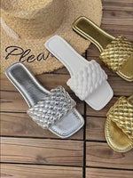 Flachgewebte Hausschuhe in Metallic-Optik mit einem Riemen