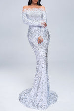 Robe à sequins à manches longues et plumes à épaules dénudées 