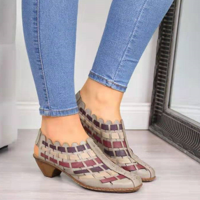 Gladiator-Sandalen mit Keilabsatz und Nähten