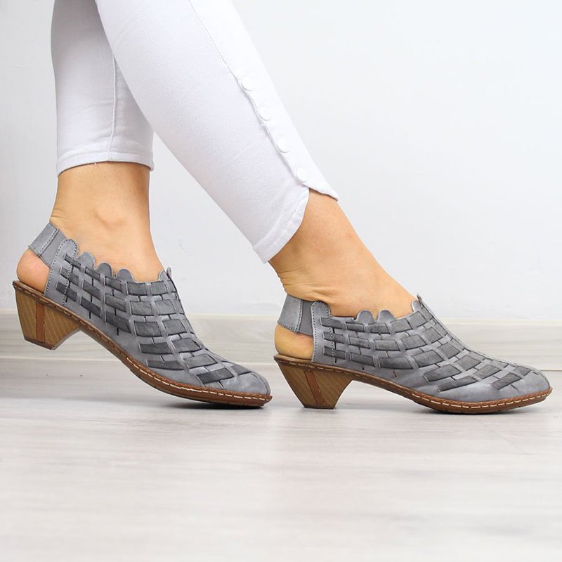 Gladiator-Sandalen mit Keilabsatz und Nähten