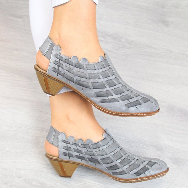 Gladiator-Sandalen mit Keilabsatz und Nähten