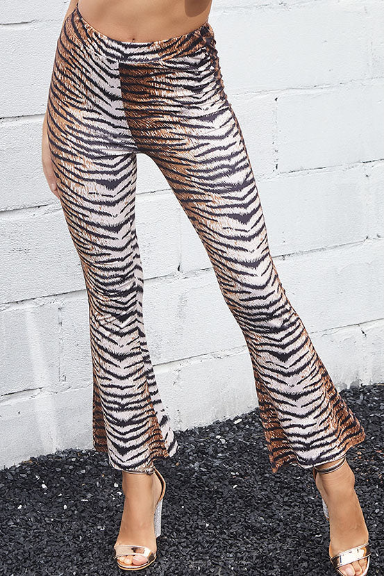 Slim-Fit-Hose mit hohem Bund und weitem Bein. Bedruckt