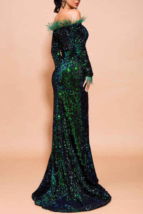 Robe à sequins à manches longues et plumes à épaules dénudées 