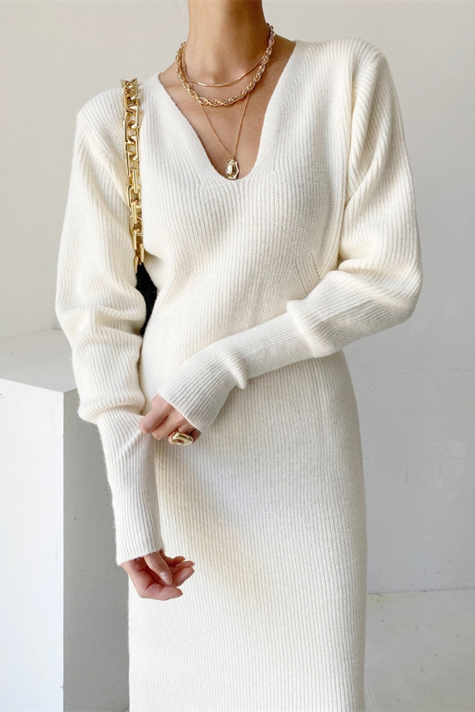 Robe tricotée à manches longues et col en V pour le bureau