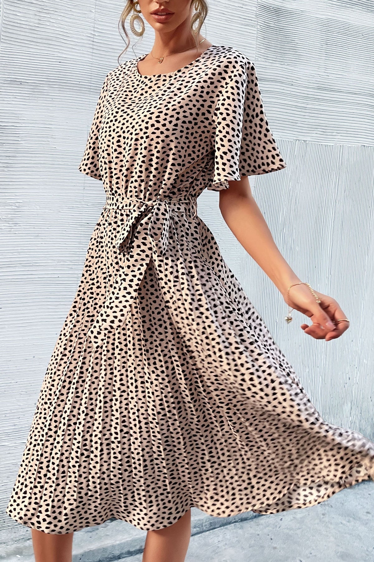 Robe plissée imprimé léopard à manches volantées