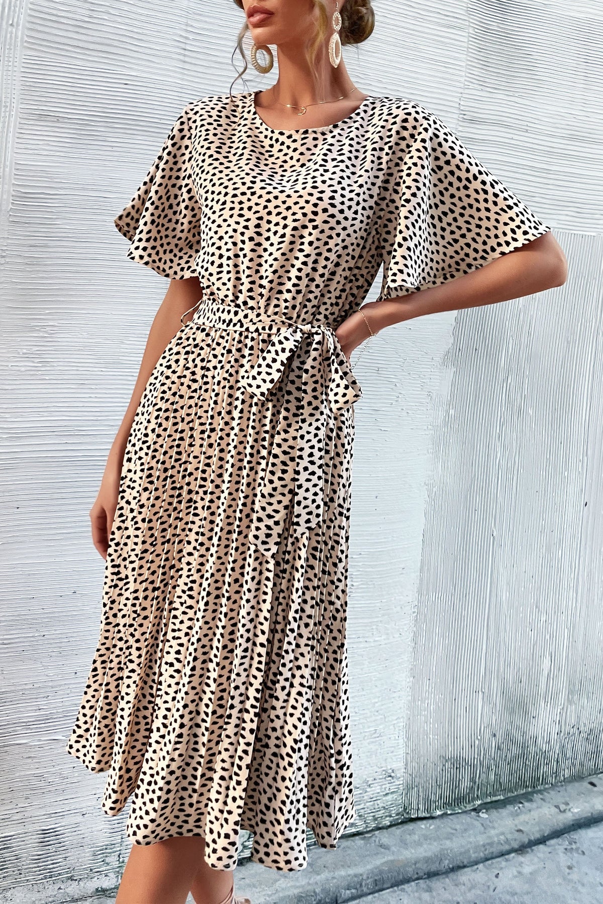 Robe plissée imprimé léopard à manches volantées