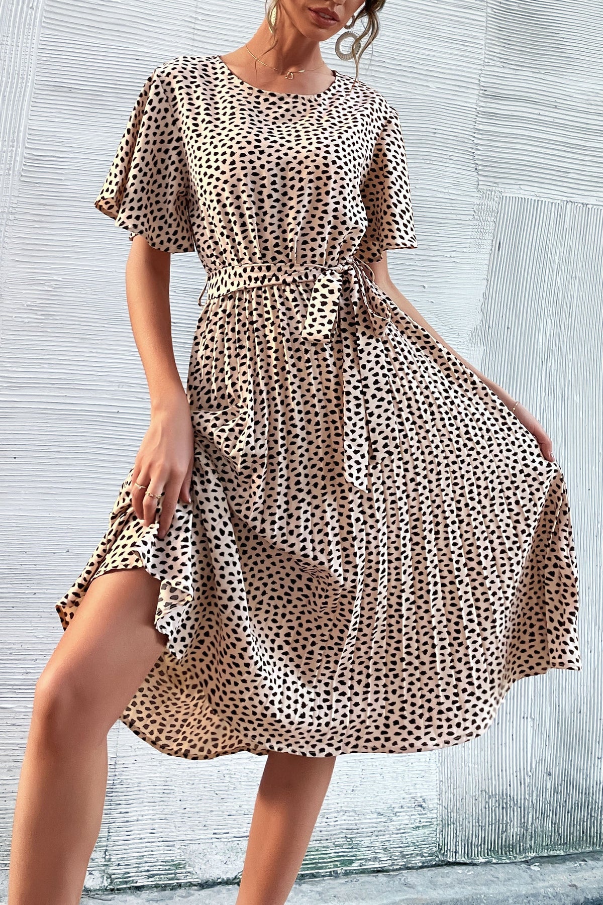 Robe plissée imprimé léopard à manches volantées