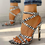 Leoparden-Sandalen mit mehreren Riemen und Kreuzmuster