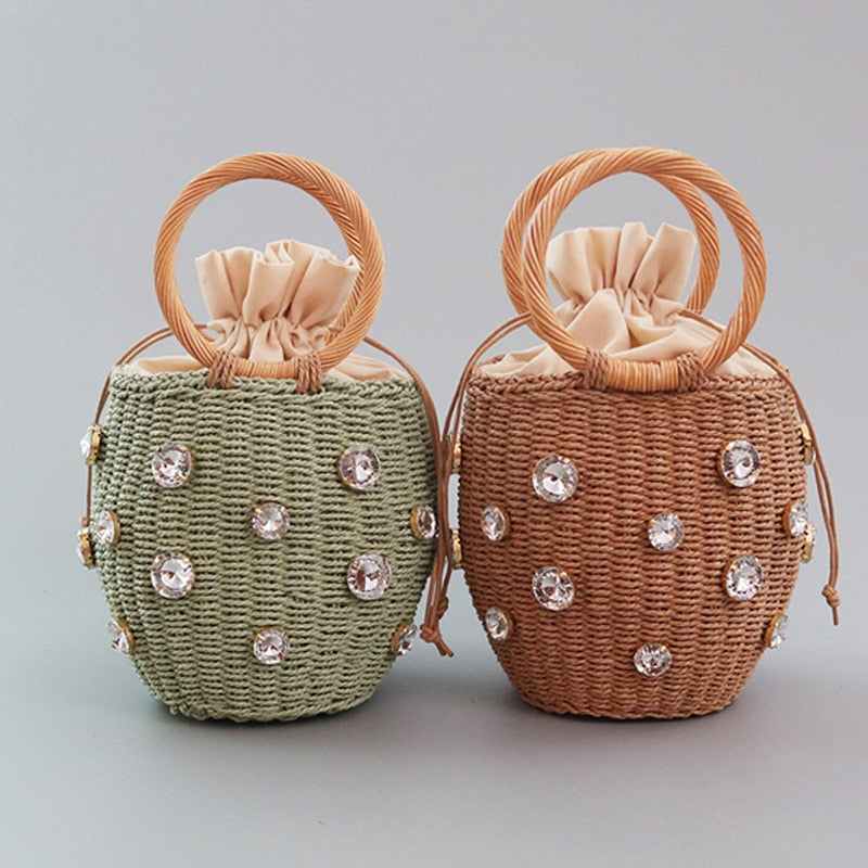 Handgefertigte Strohtasche mit Strass-Kristallen verziert