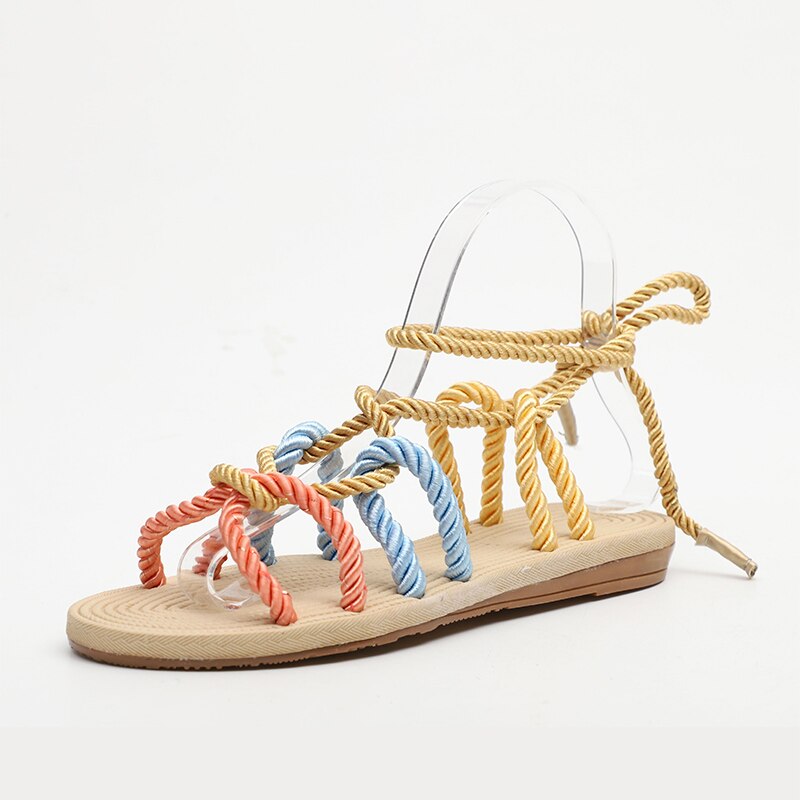 Peep-Toe-Sandalen aus Hanfstroh mit Schnürung und Seil 