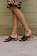 Solid Simple Low Heel Sandals