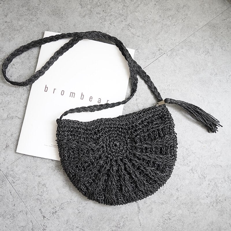Sac de paille tricoté à pompon en demi-cercle