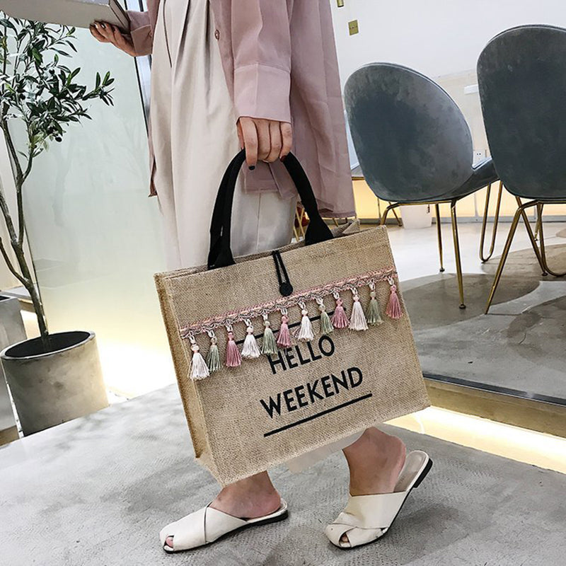 „Hello Weekend“-Umhängetasche mit Quaste 