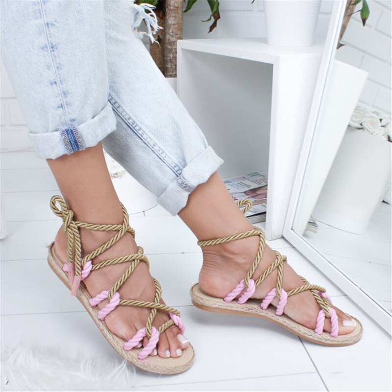 Peep-Toe-Sandalen aus Hanfstroh mit Schnürung und Seil 