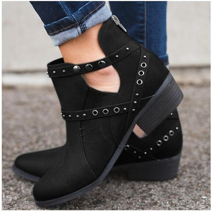 Botines de tacón punk con remaches retro