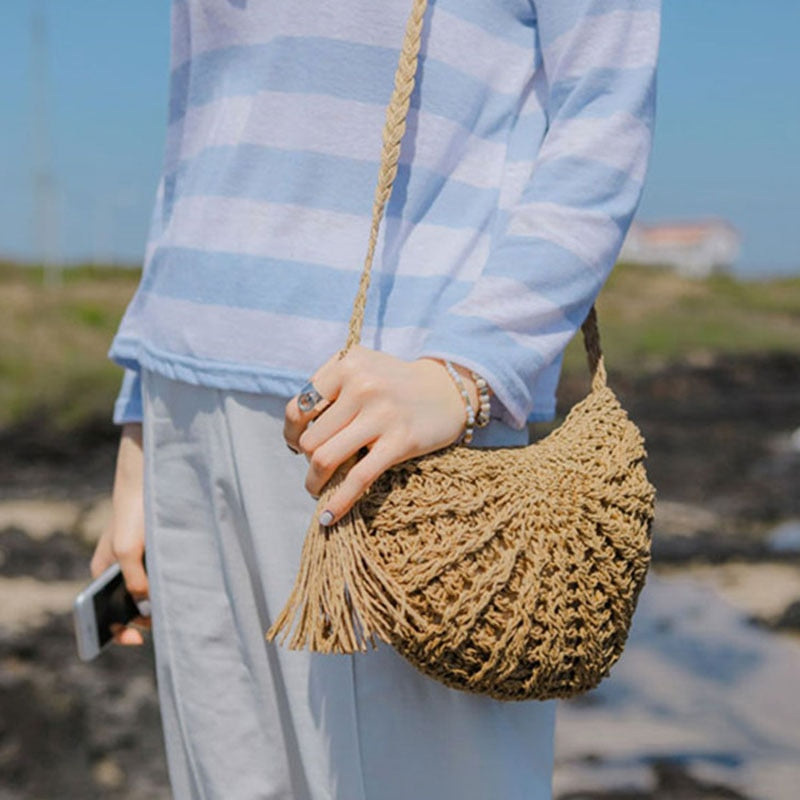 Sac de paille tricoté à pompon en demi-cercle